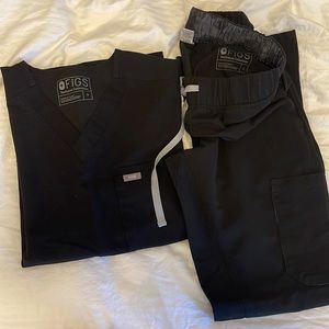 FIGS Black Scrub set